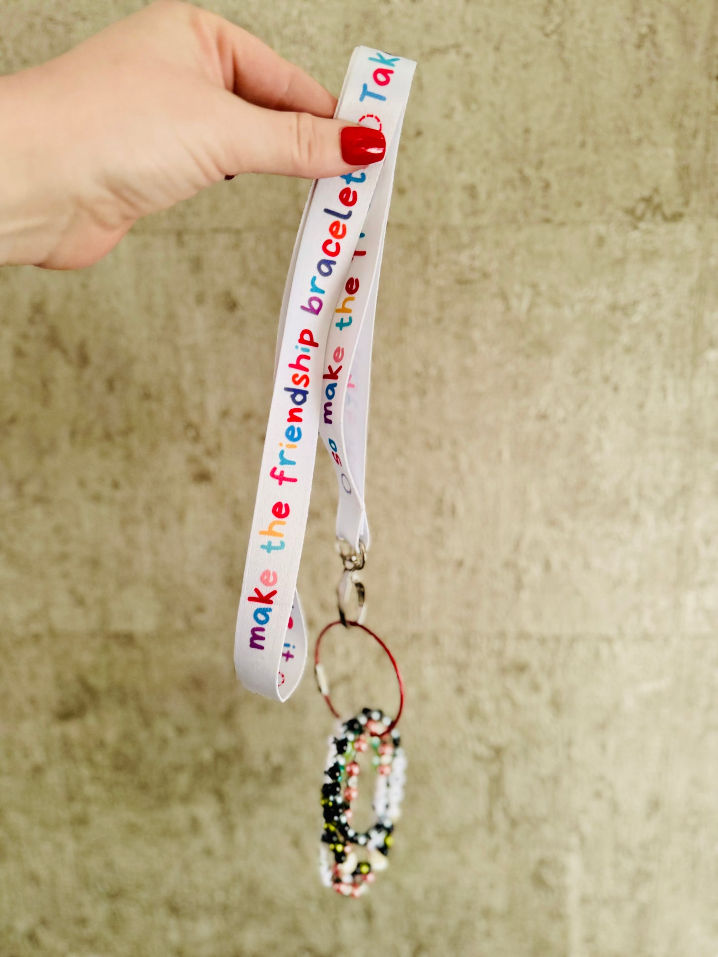Bracelet lanyard with clip